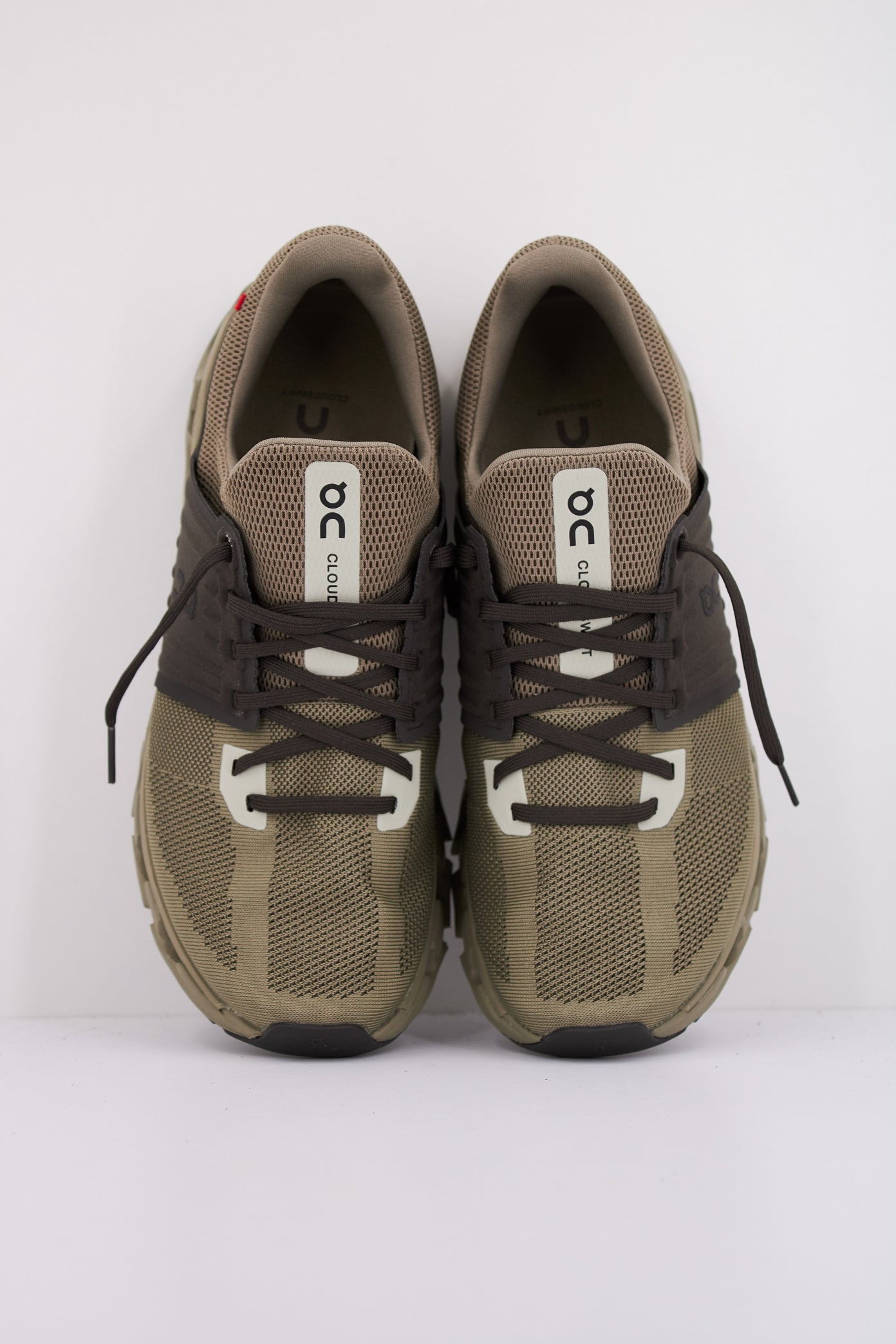 ON RUNNING  CLOUDSWIFT  AD en color THORN  (3)