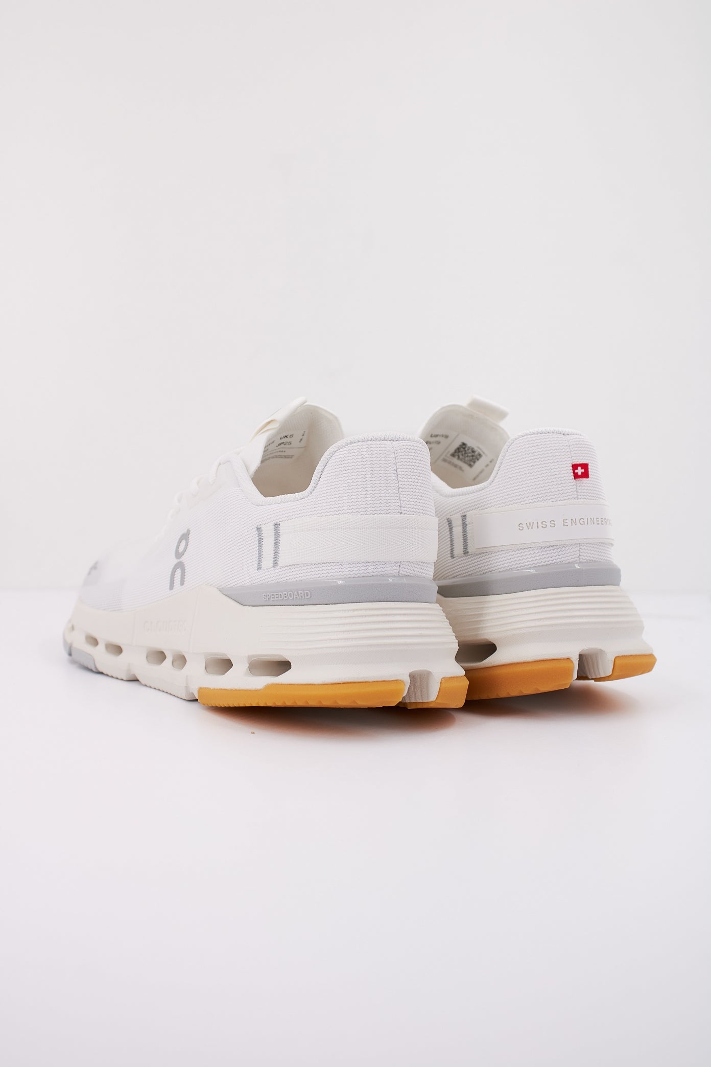 ON RUNNING CLOUDNOVA FORM  en color WHITE  (4)