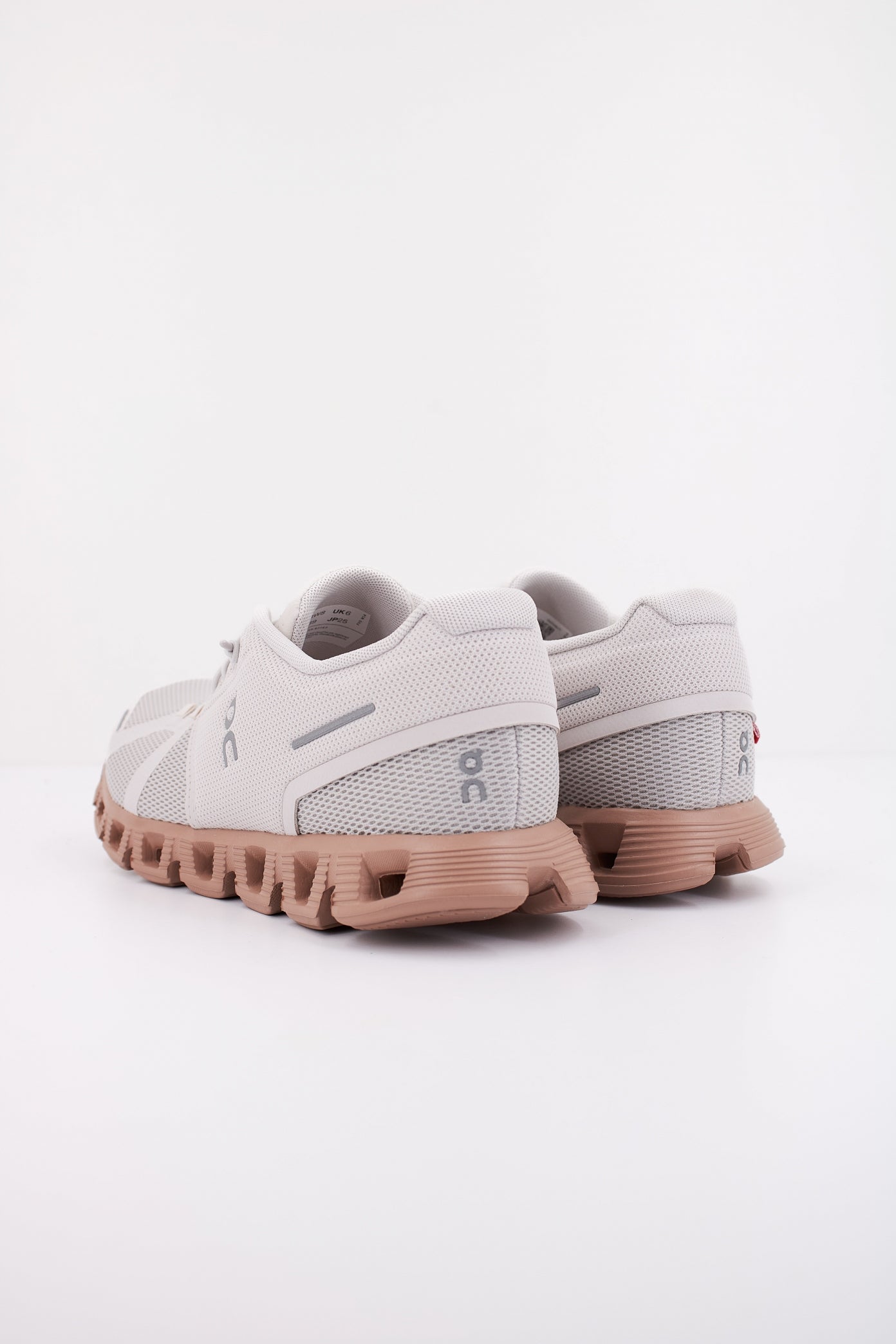 ON RUNNING CLOUD  en color SAND  (4)