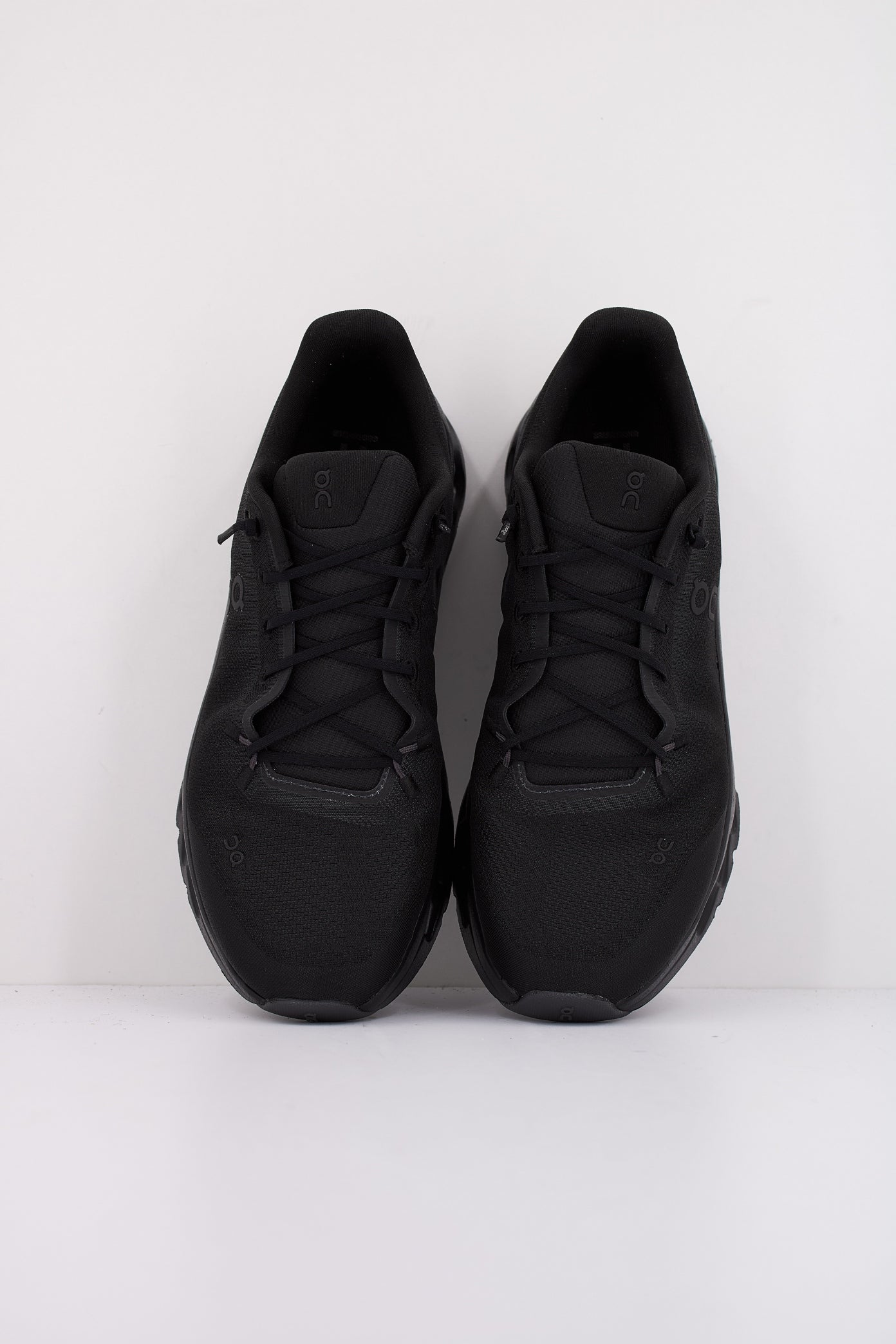 ON RUNNING CLODTILT en color BLACK  (3)