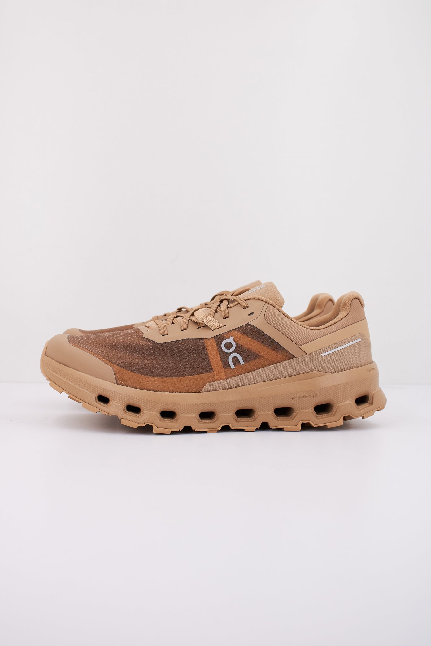 ON RUNNING CLOUDVISTA  en color DUNE  (1)