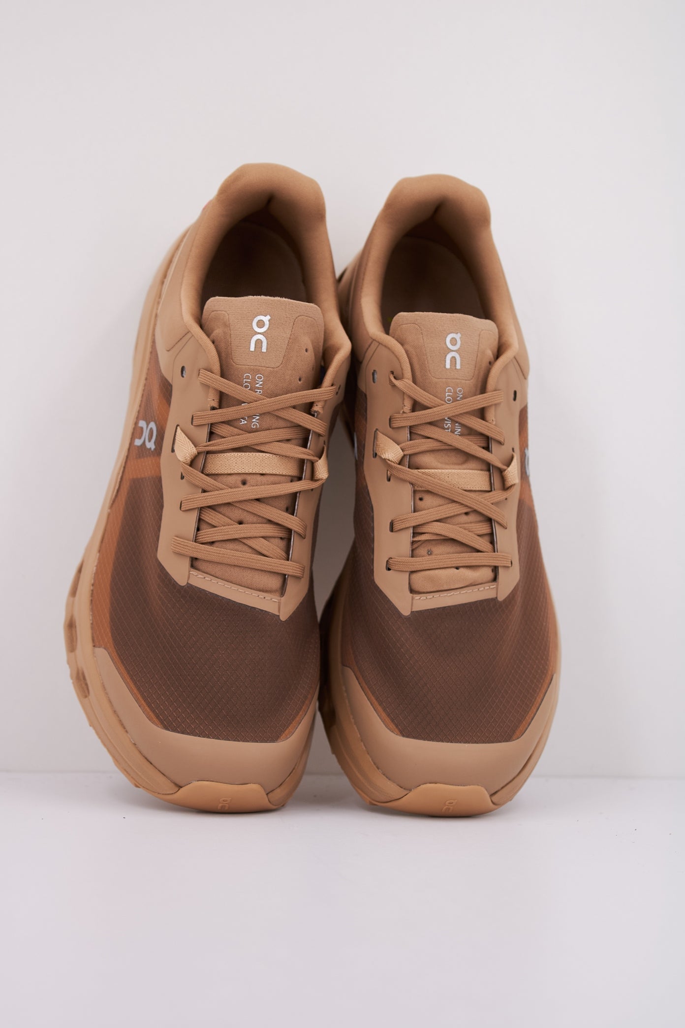 ON RUNNING CLOUDVISTA  en color DUNE  (3)