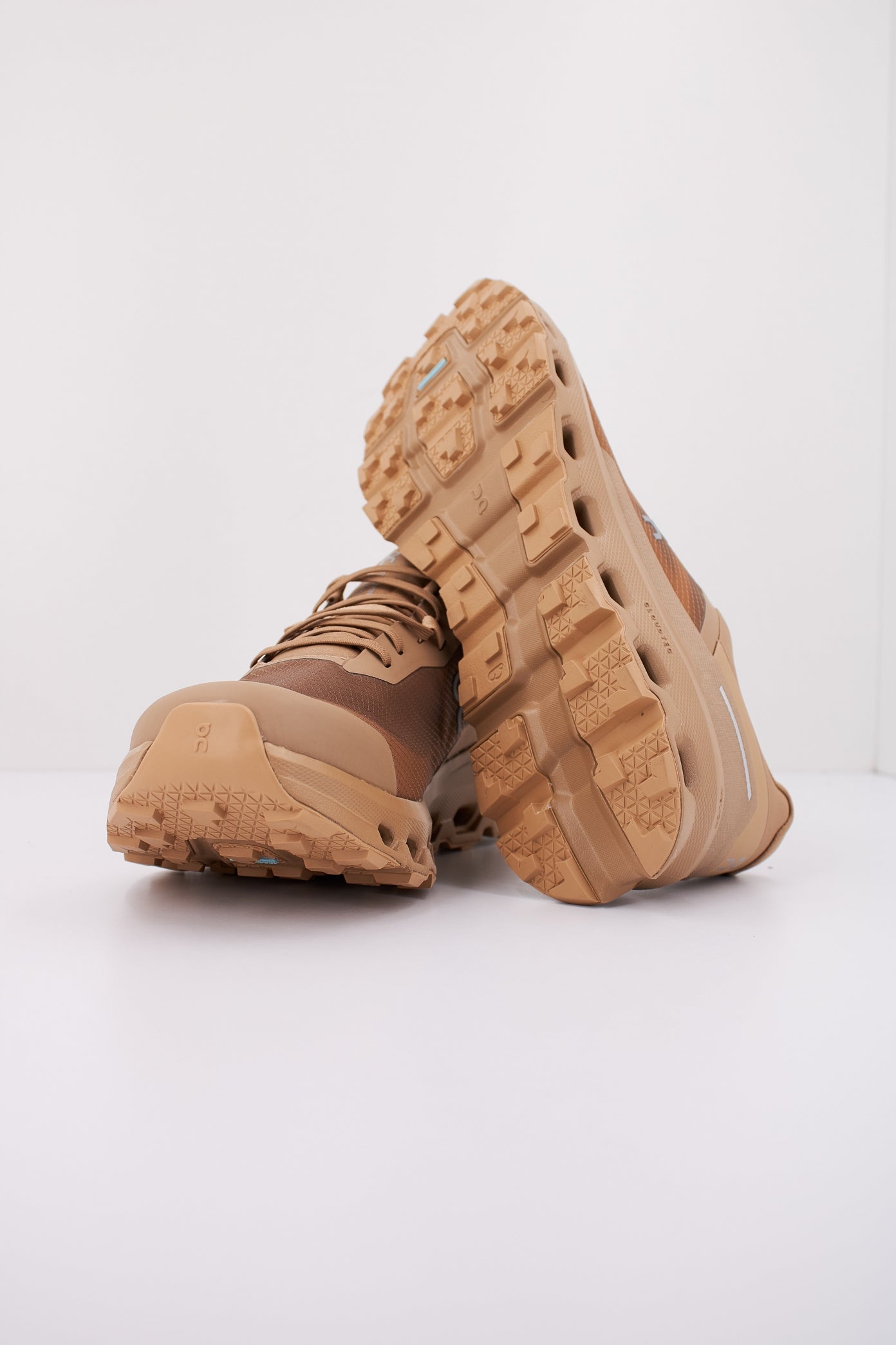 ON RUNNING CLOUDVISTA  en color DUNE  (5)