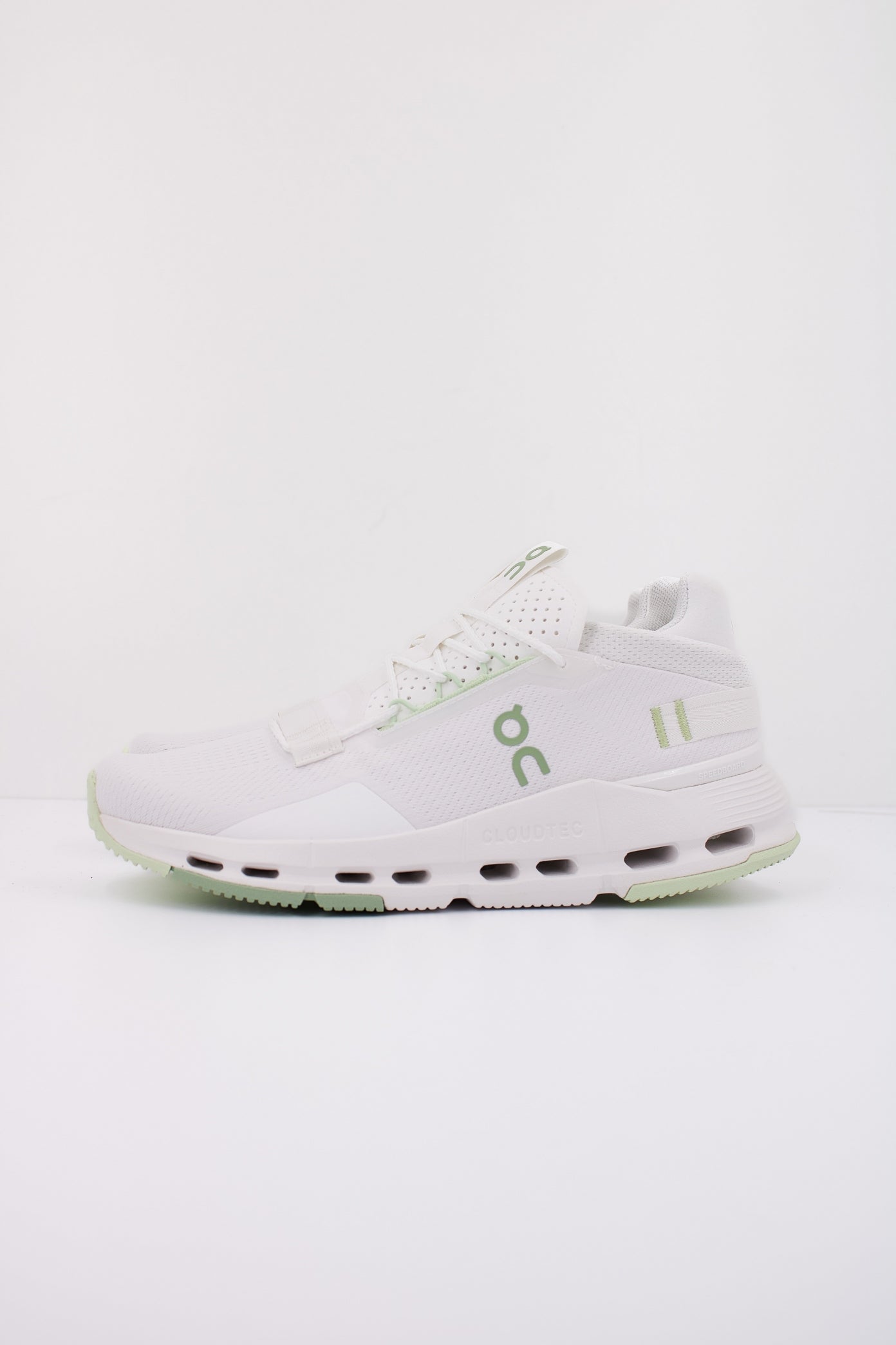ON RUNNING CLOUDNOVA  en color SAGE  (1)