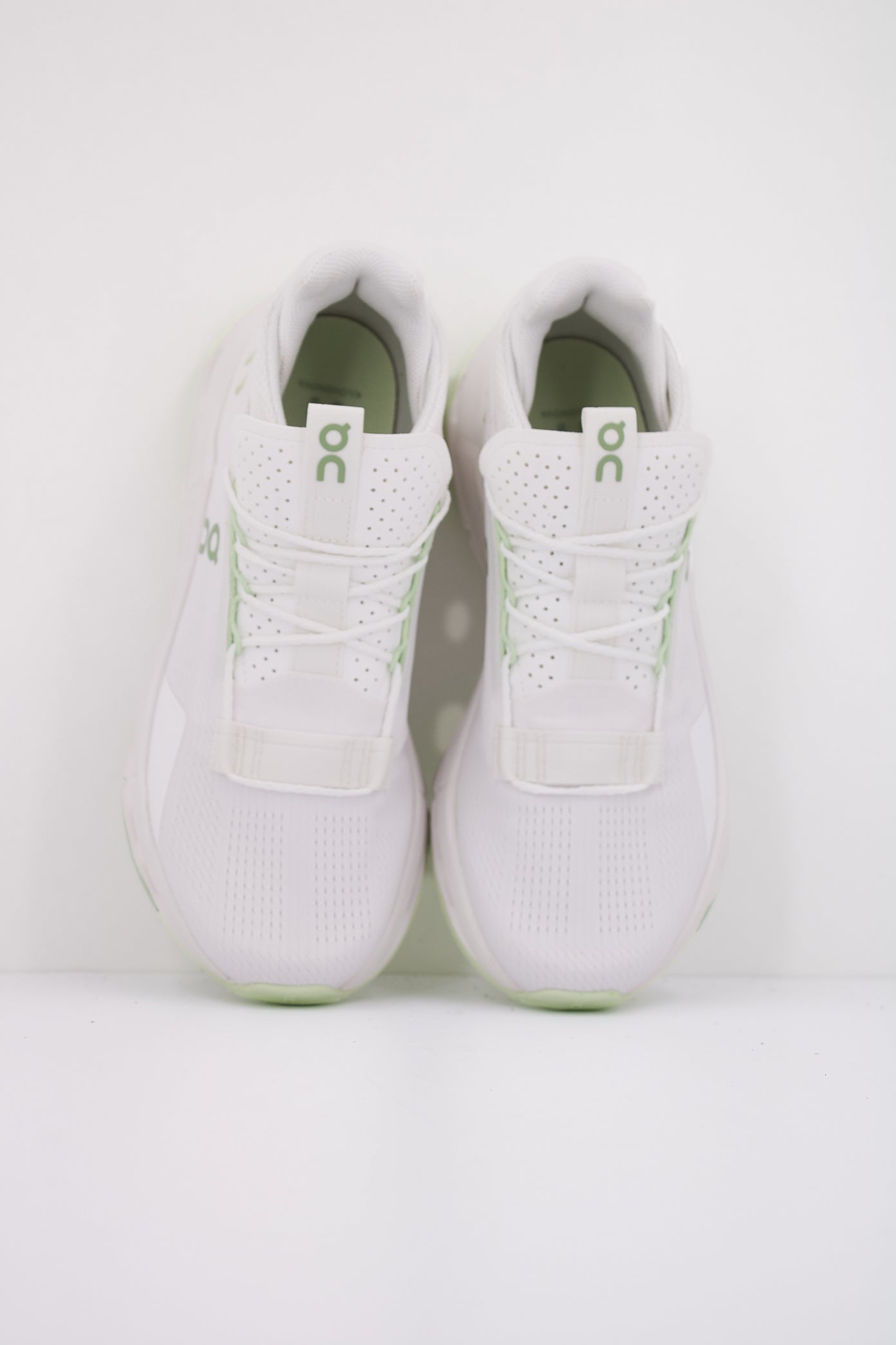 ON RUNNING CLOUDNOVA  en color SAGE  (3)