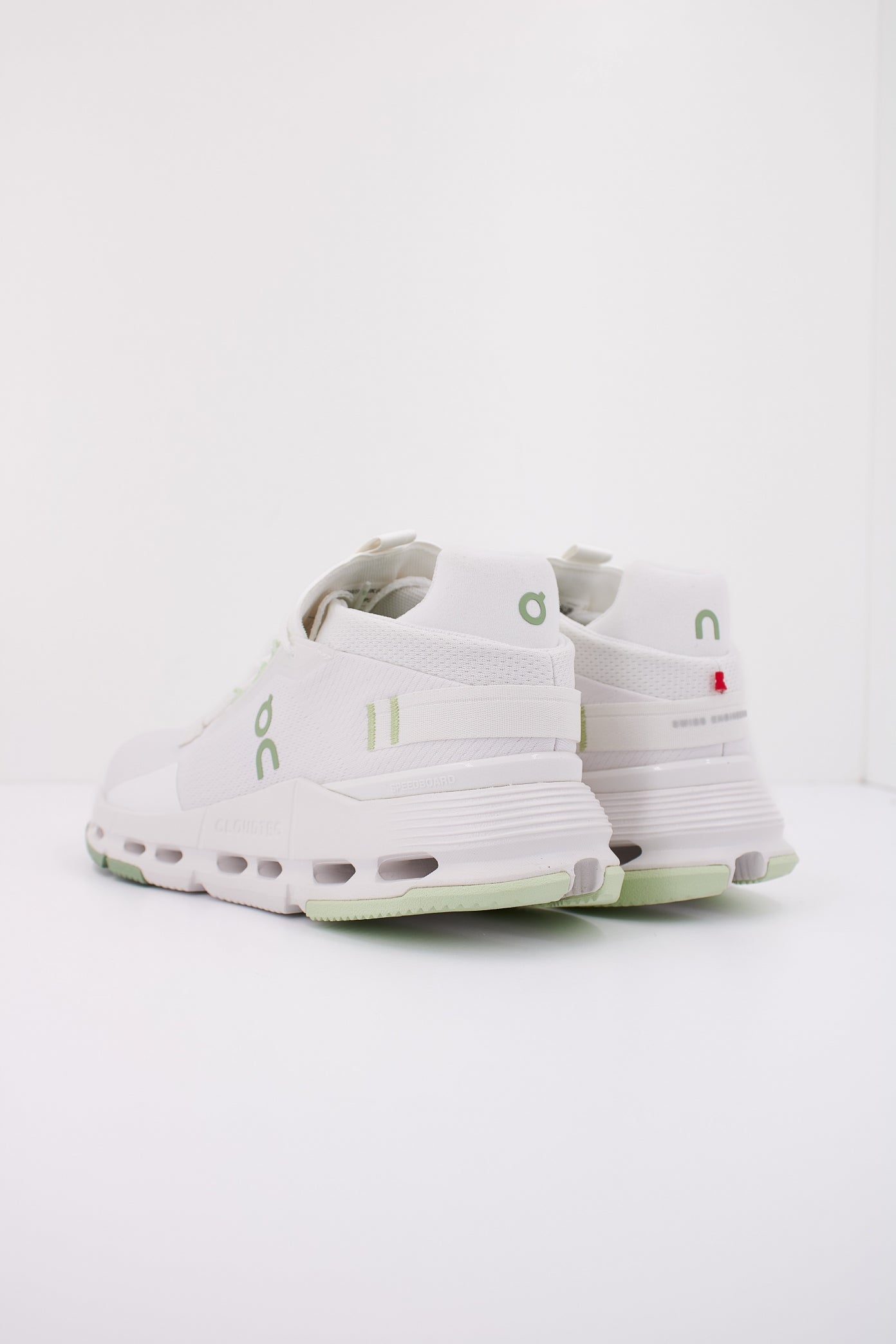 ON RUNNING CLOUDNOVA  en color SAGE  (4)