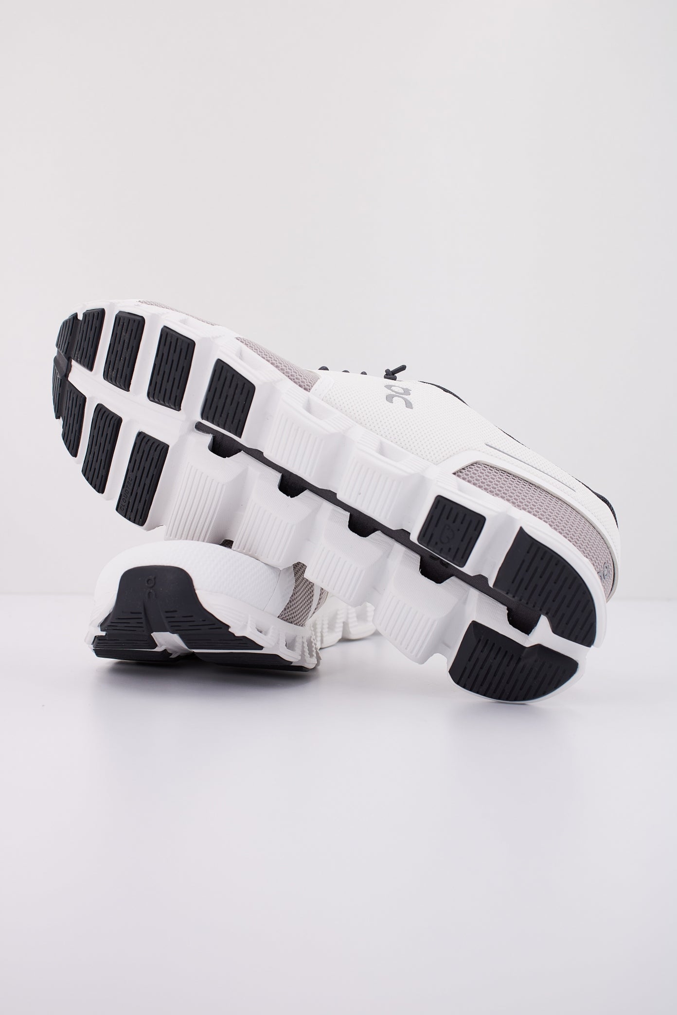 ON RUNNING CLOUD  PUSH en color FOSSIL  (5)