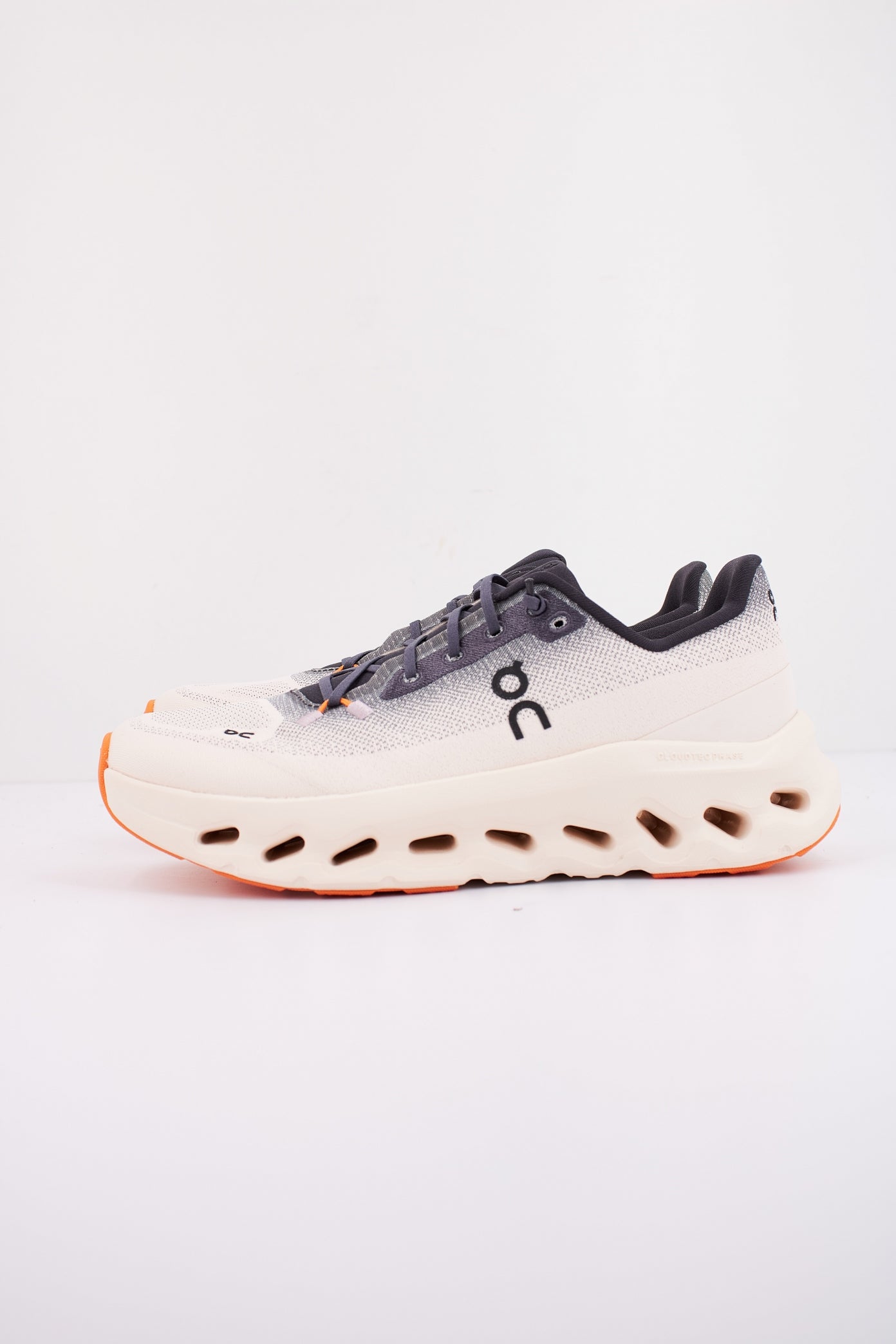 ON RUNNING CLOUDTILT en color IRON  (1)