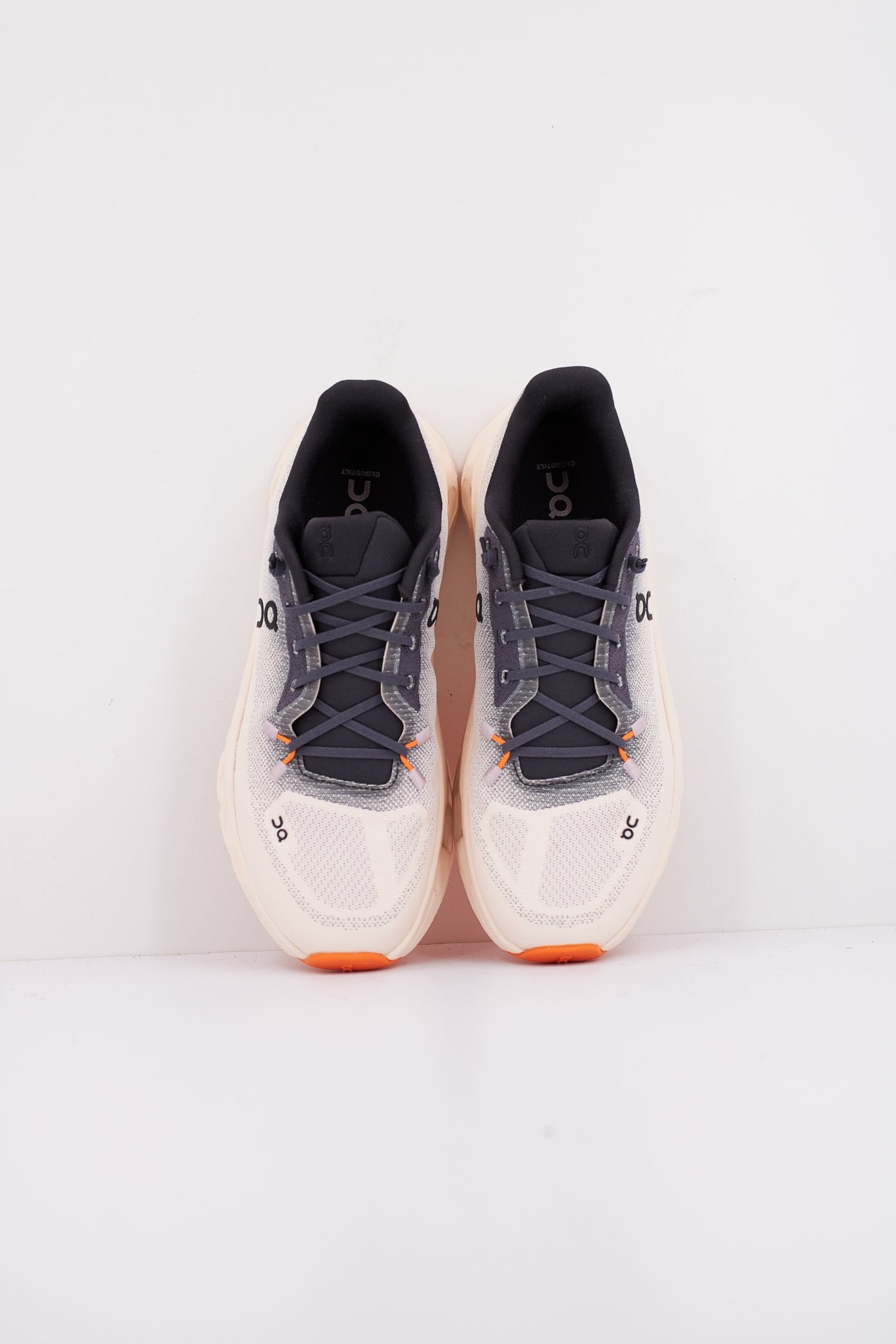 ON RUNNING CLOUDTILT en color IRON  (3)