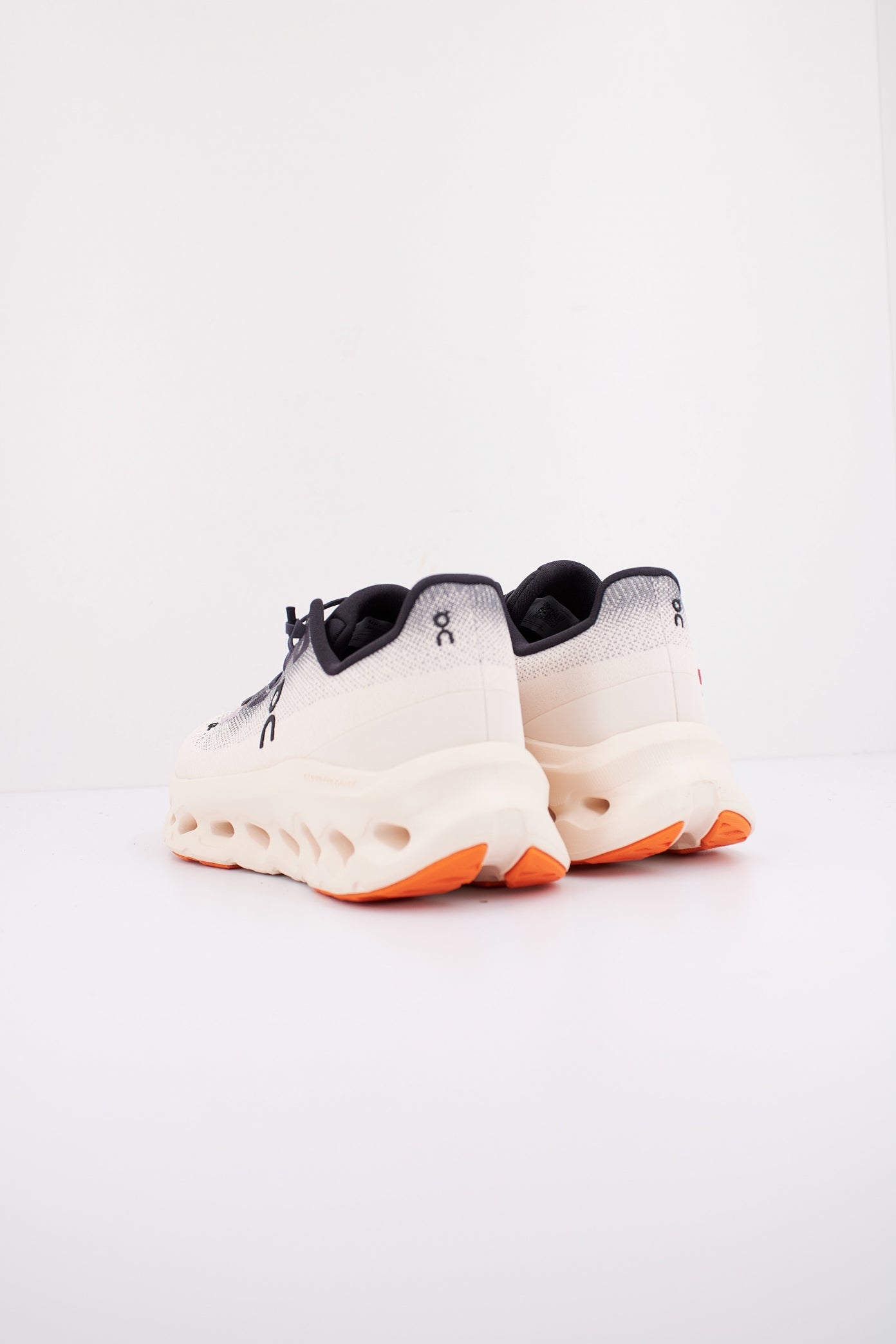 ON RUNNING CLOUDTILT en color IRON  (4)