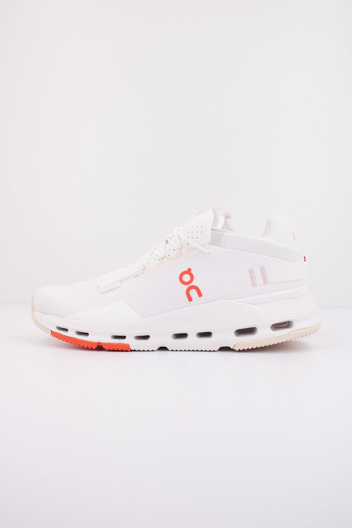 ON RUNNING CLOUDNOVA  en color WHITE  (1)