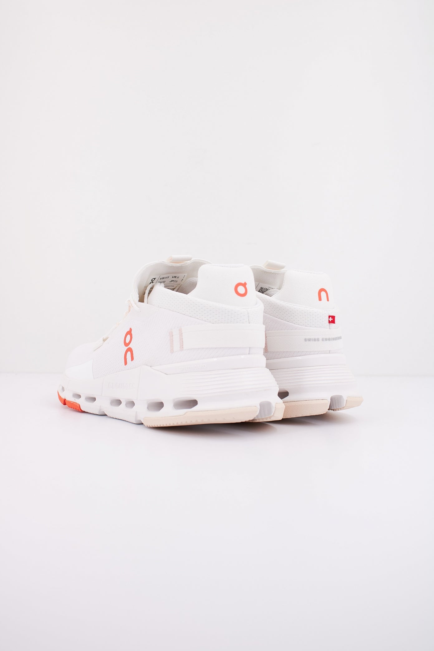 ON RUNNING CLOUDNOVA  en color WHITE  (4)
