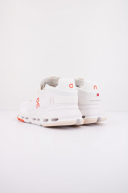 ON RUNNING CLOUDNOVA  en color WHITE  (4)