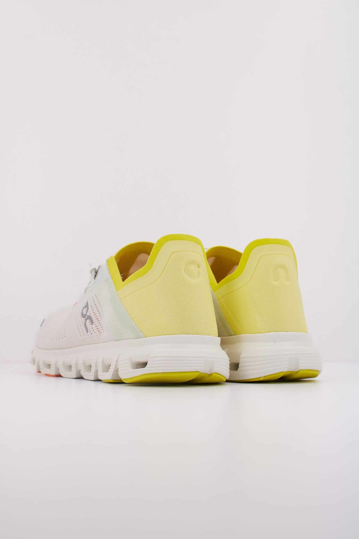 ON RUNNING CLOUD  COAST en color ALOE  (4)