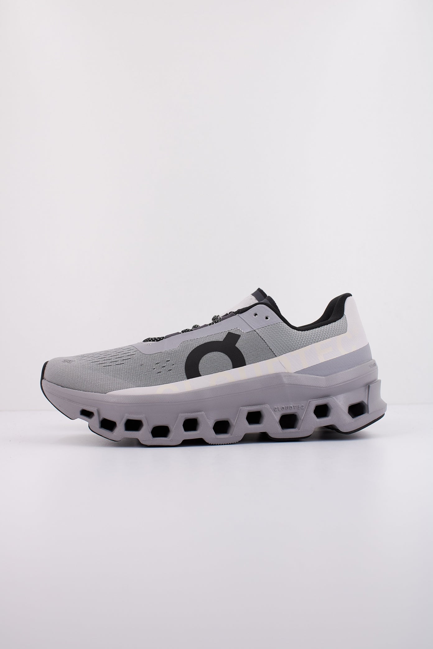 ON RUNNING CLOUDMONSTER en color ALLOY  (1)