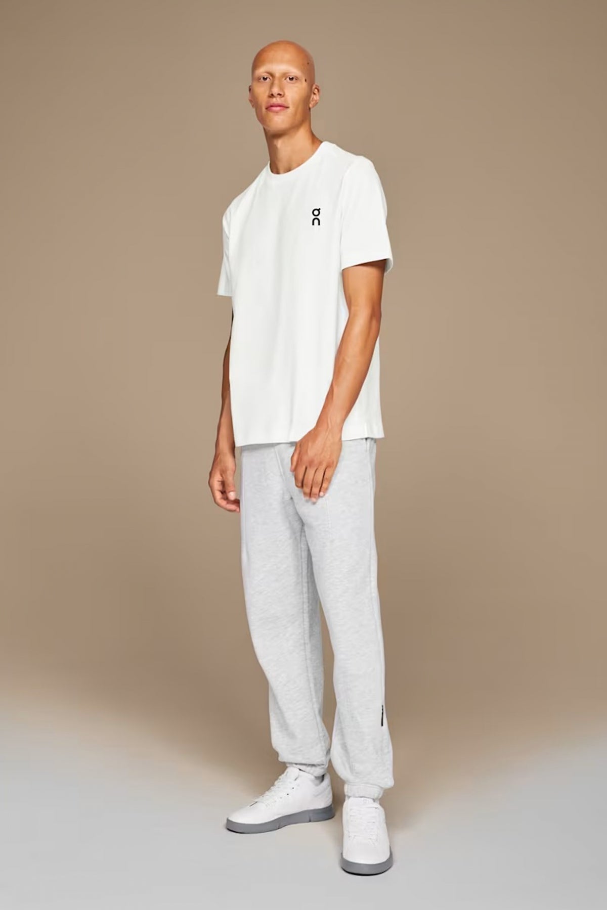 ON RUNNING CLUB BOXY T GR en color WHITE  (4)