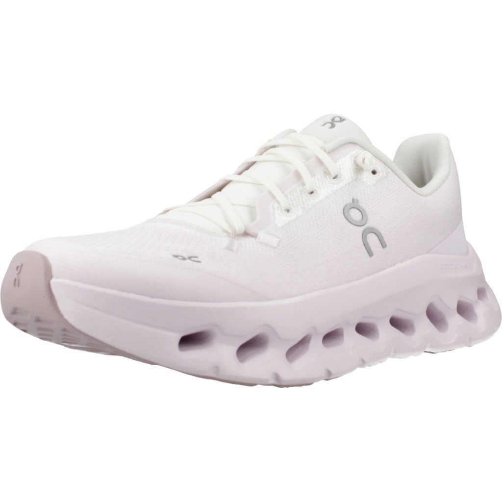 ON RUNNING CLOUDTILT en color IVORY  (1)