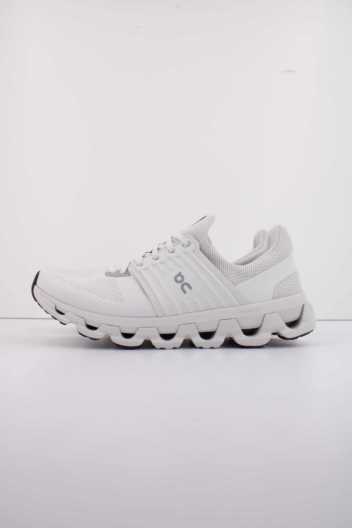 ON RUNNING CLOUDSWIFT  AD M en color ICEBLCK  (1)