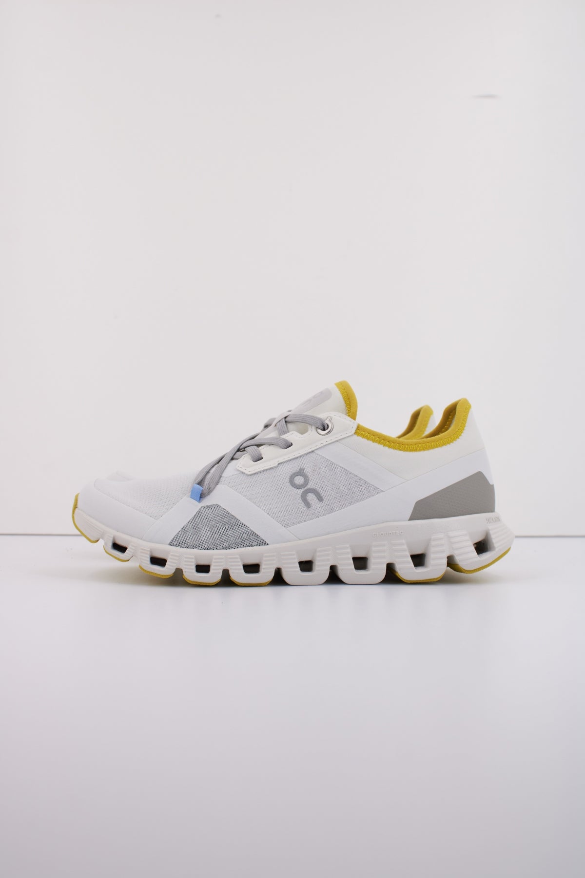 ON RUNNING CLOUD X  AD W en color ICELTRMRN  (1)