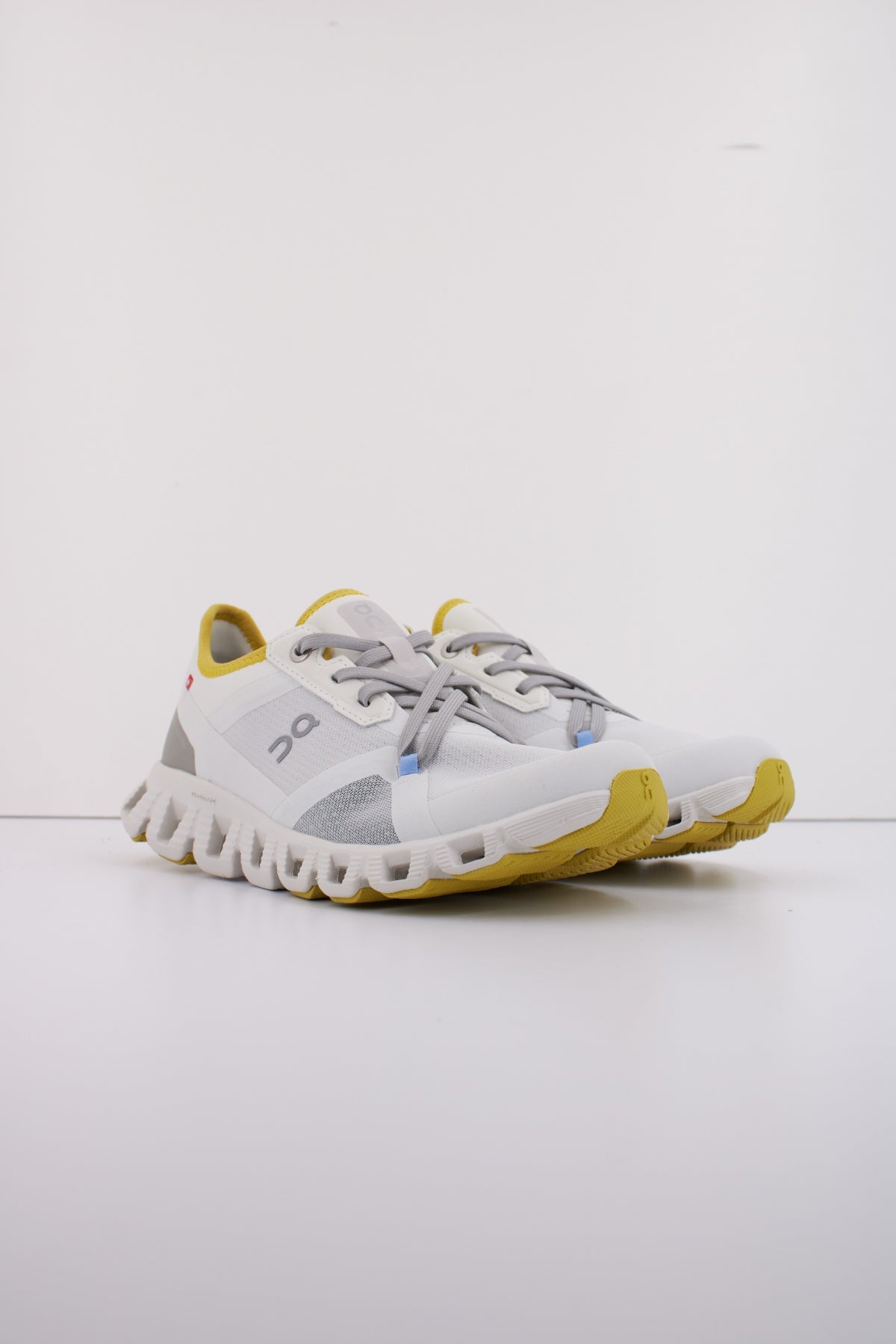 ON RUNNING CLOUD X  AD W en color ICELTRMRN  (2)