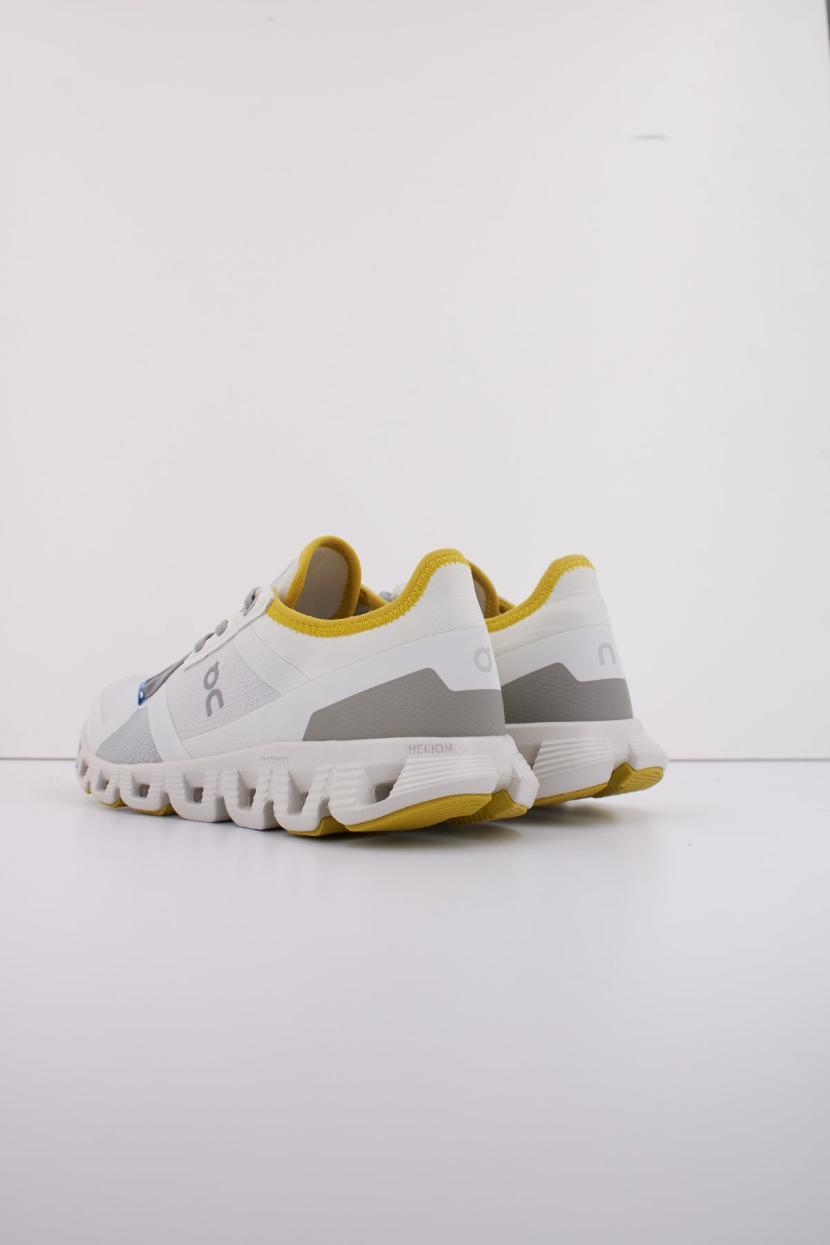 ON RUNNING CLOUD X  AD W en color ICELTRMRN  (4)