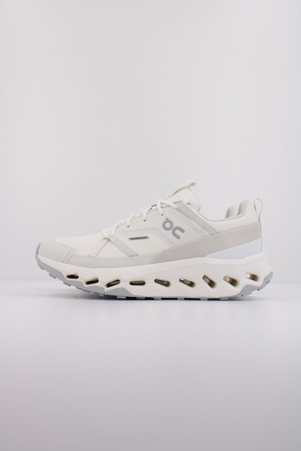 ON RUNNING CLOUDHORIZON WP en color IVORY  (1)