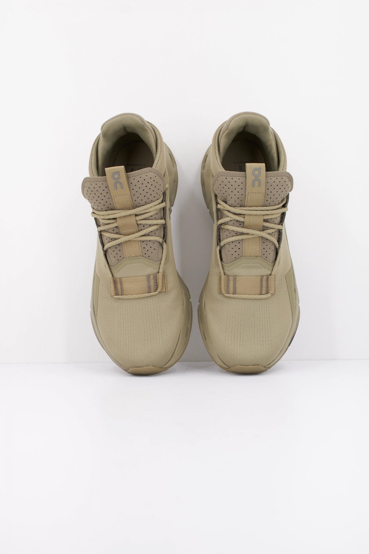 ON RUNNING CLOUDNOVA  en color GRVTHRN  (3)