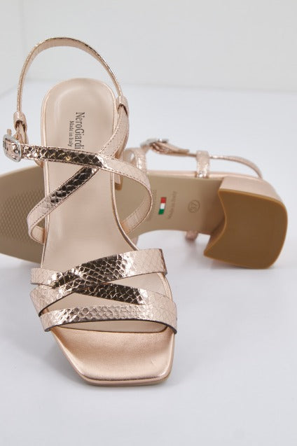 NERO GIARDINI EDE en color   (3)