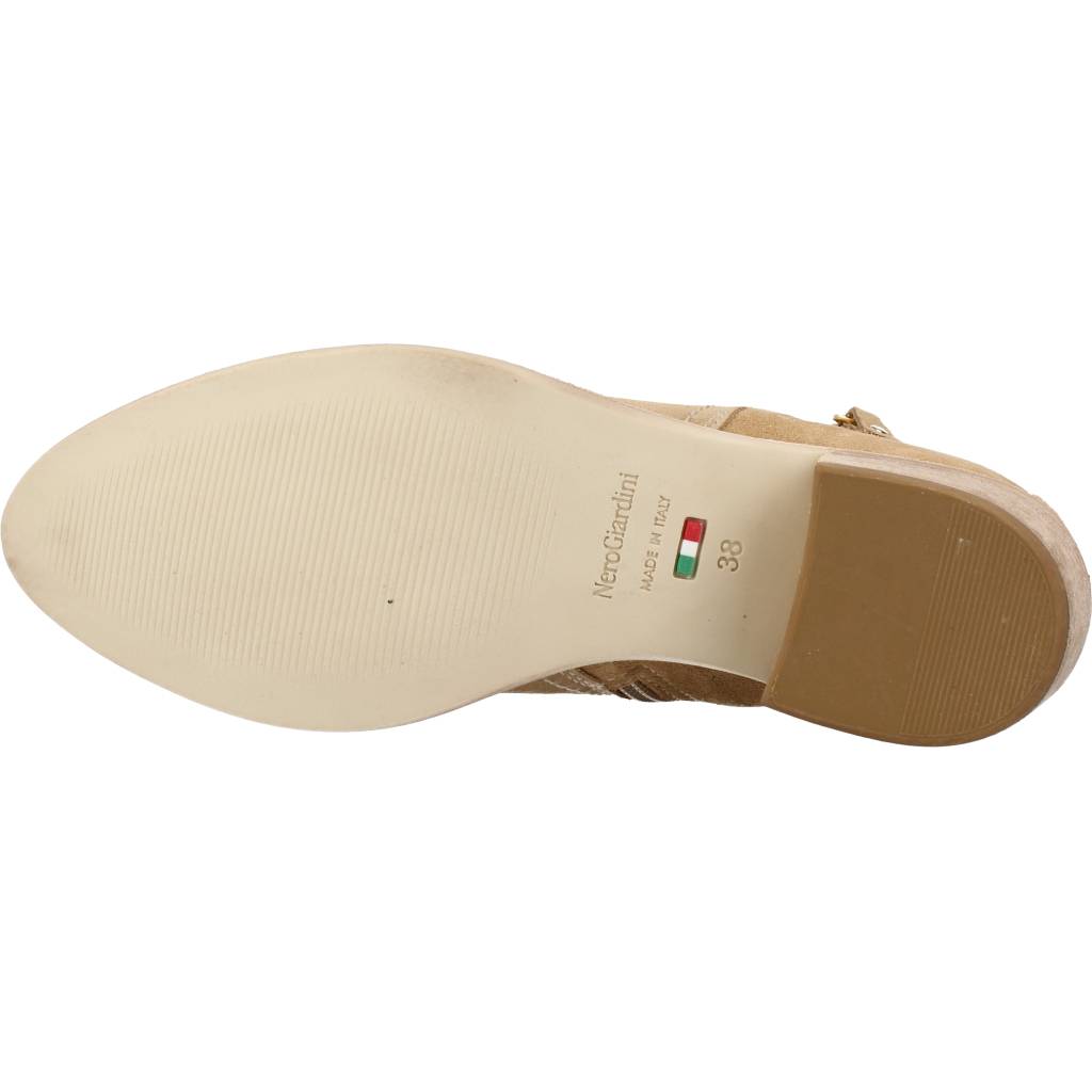 NERO GIARDINI ED  en color   (6)