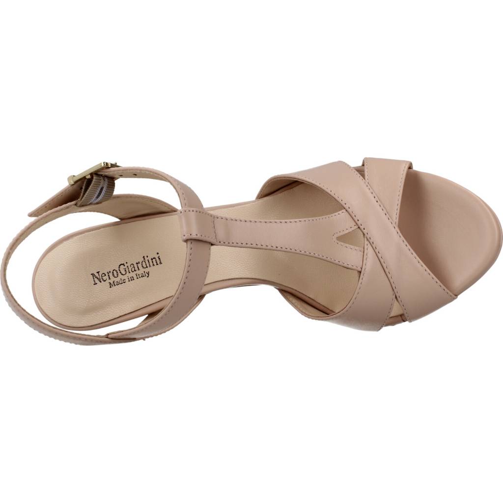 NERO GIARDINI E en color   (7)