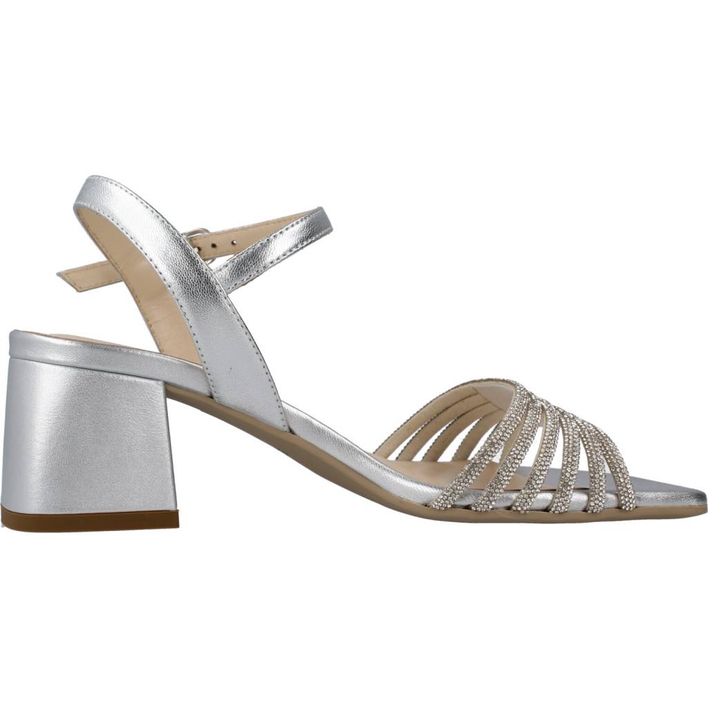 NERO GIARDINI E en color   (4)