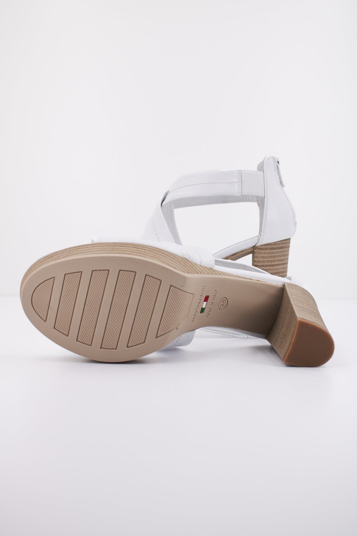 NERO GIARDINI ED  en color   (4)