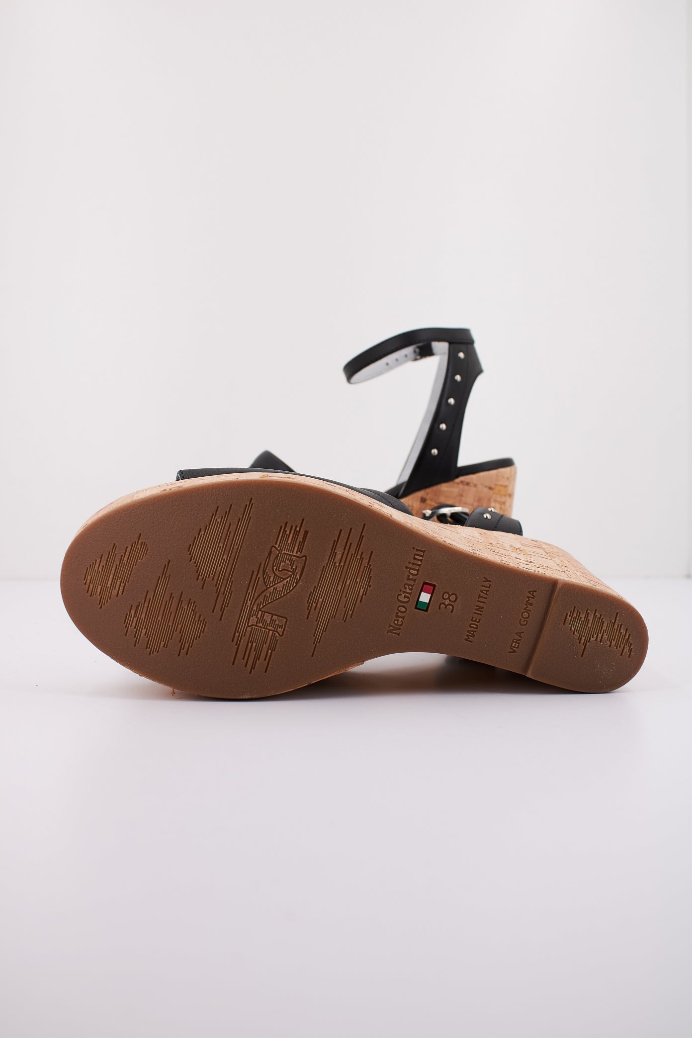 NERO GIARDINI ED  en color   (4)