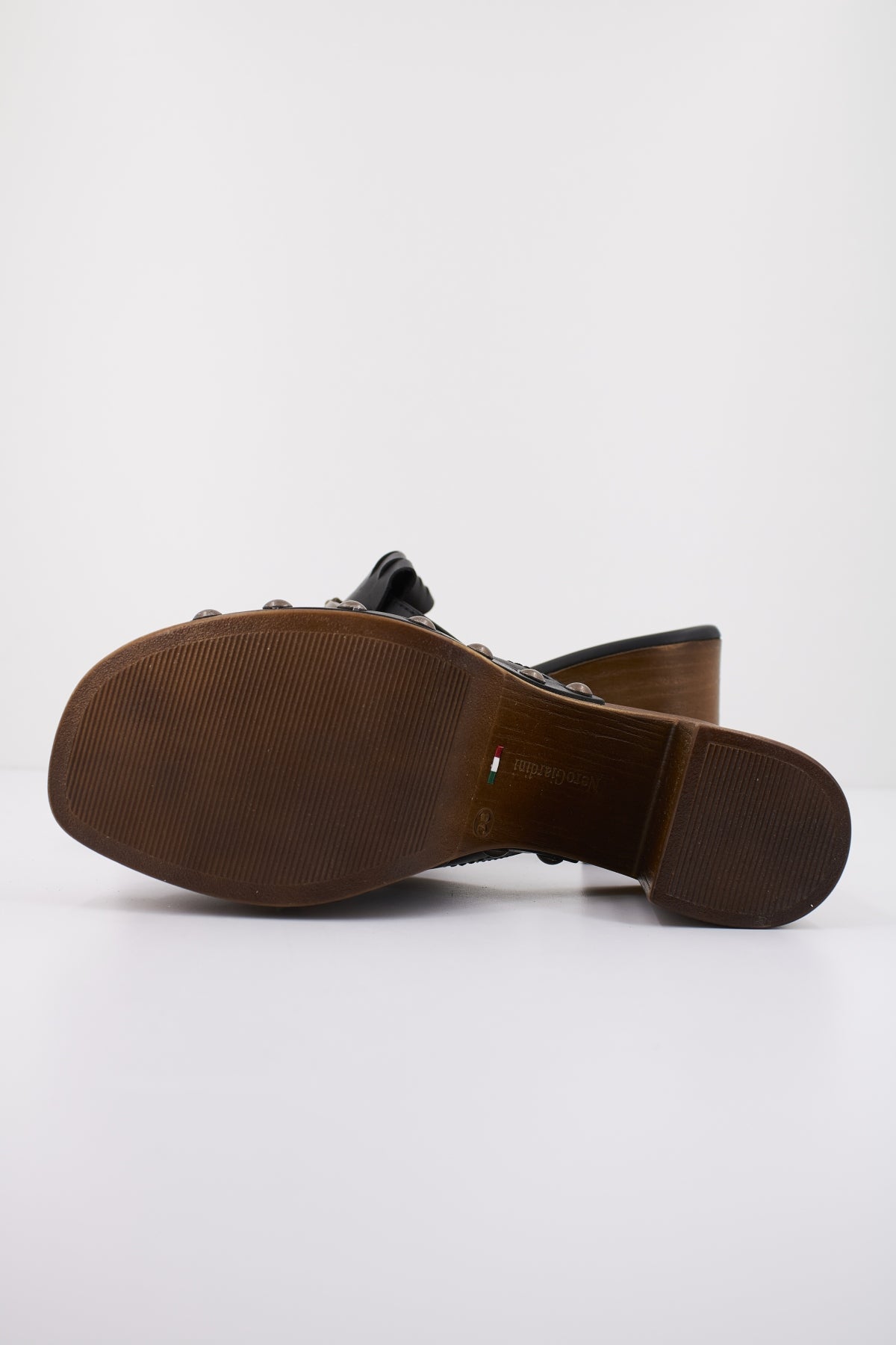 NERO GIARDINI ED  en color   (4)