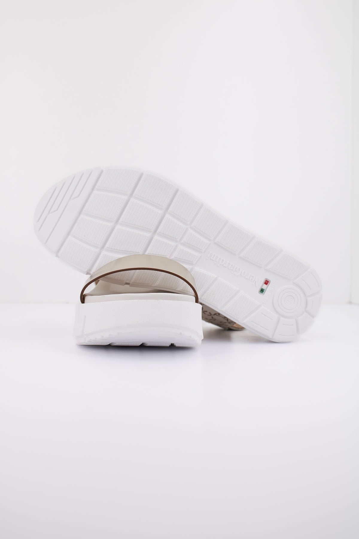 NERO GIARDINI ED en color   (4)