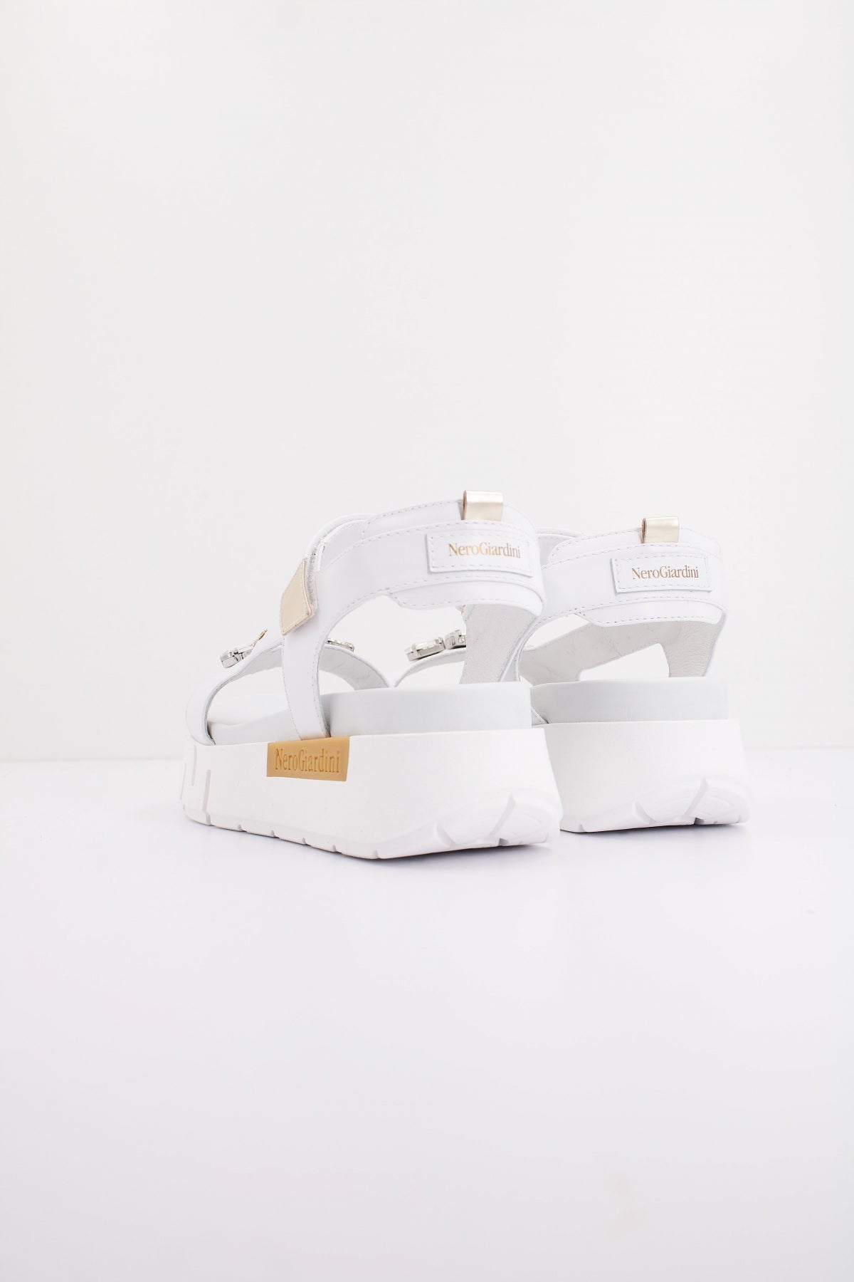 NERO GIARDINI ED en color   (4)