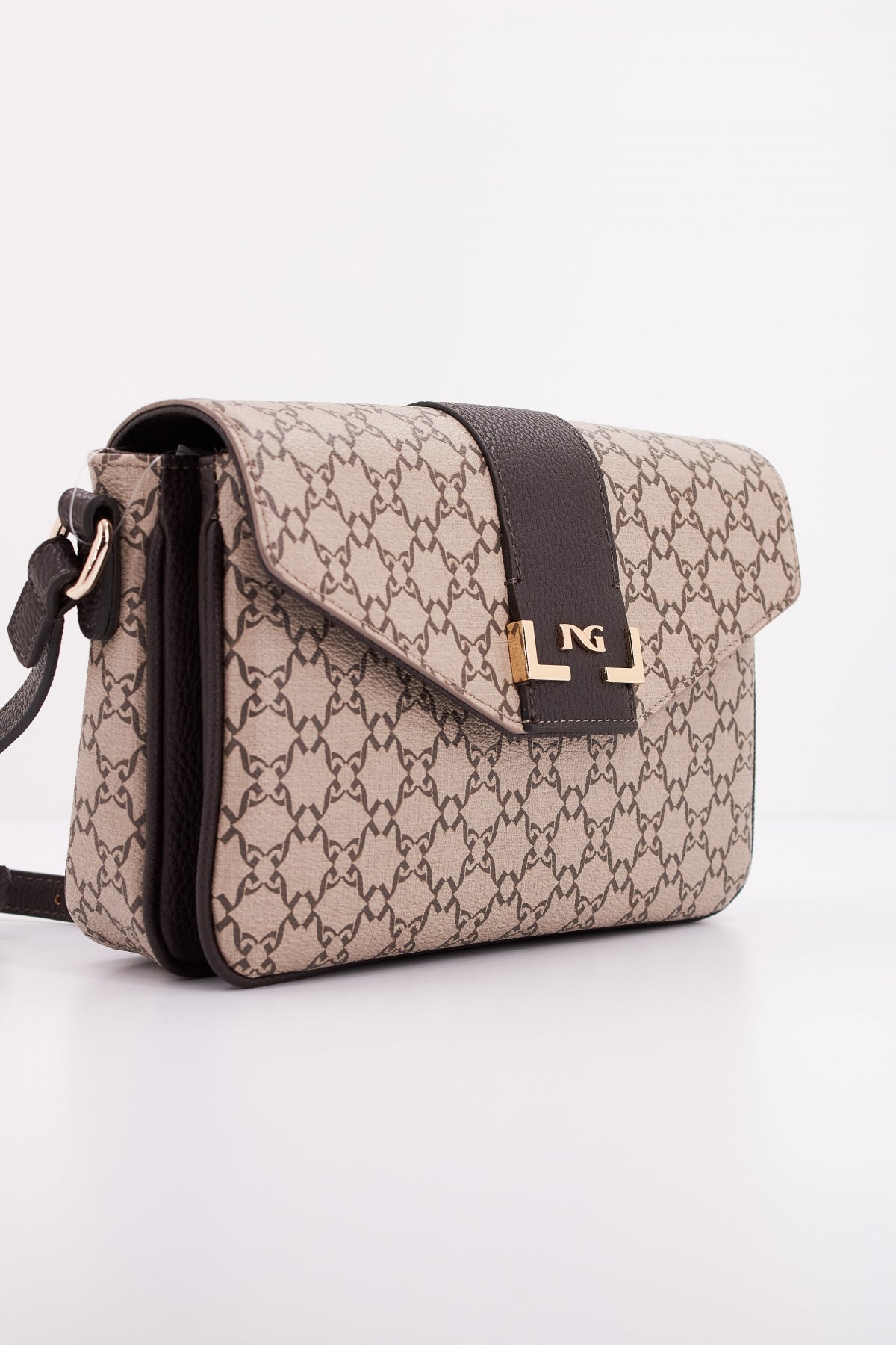 NERO GIARDINI ID  en color   (2)