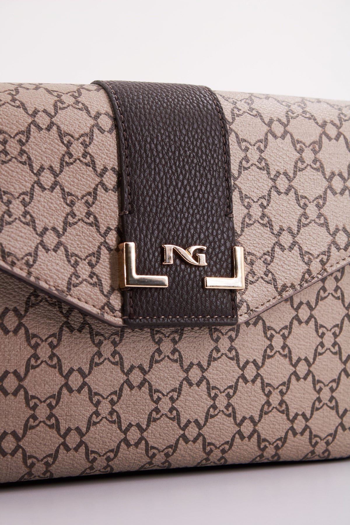 NERO GIARDINI ID  en color   (4)