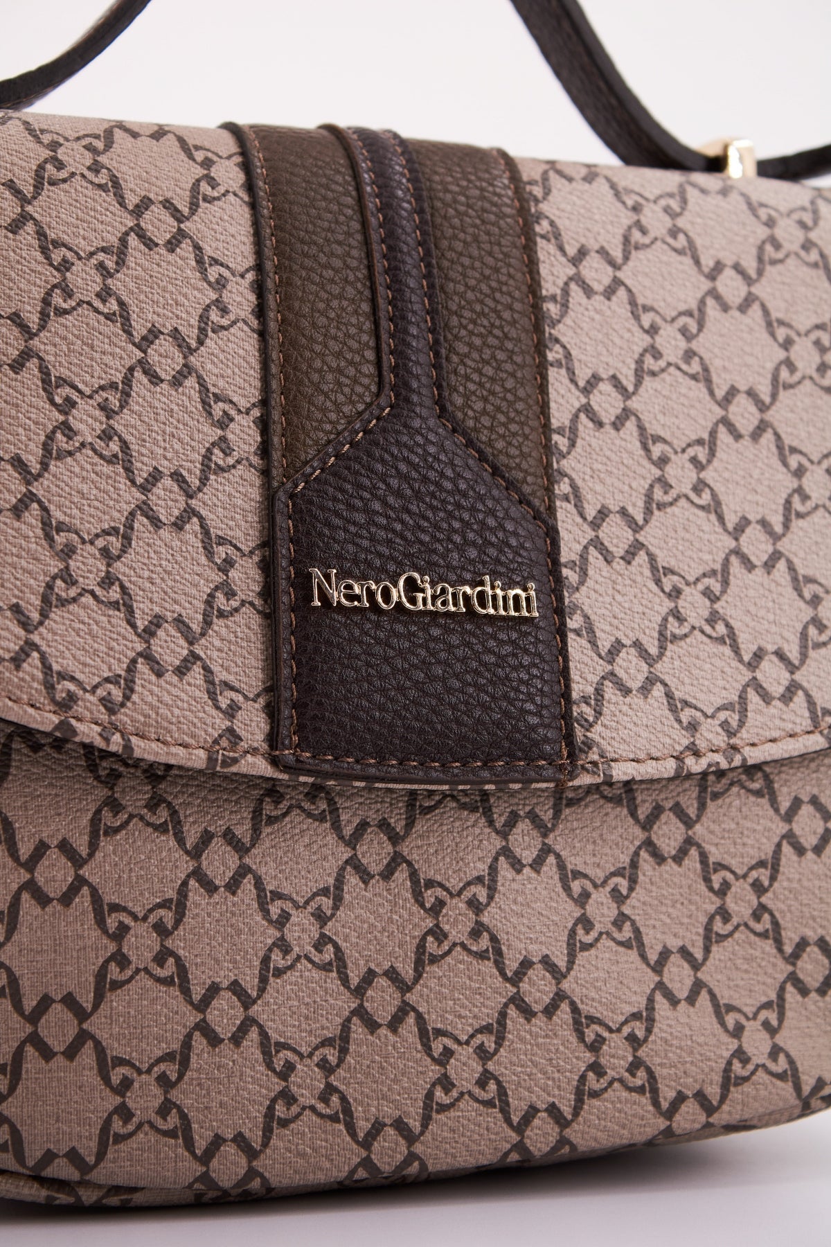 NERO GIARDINI ID  en color   (4)