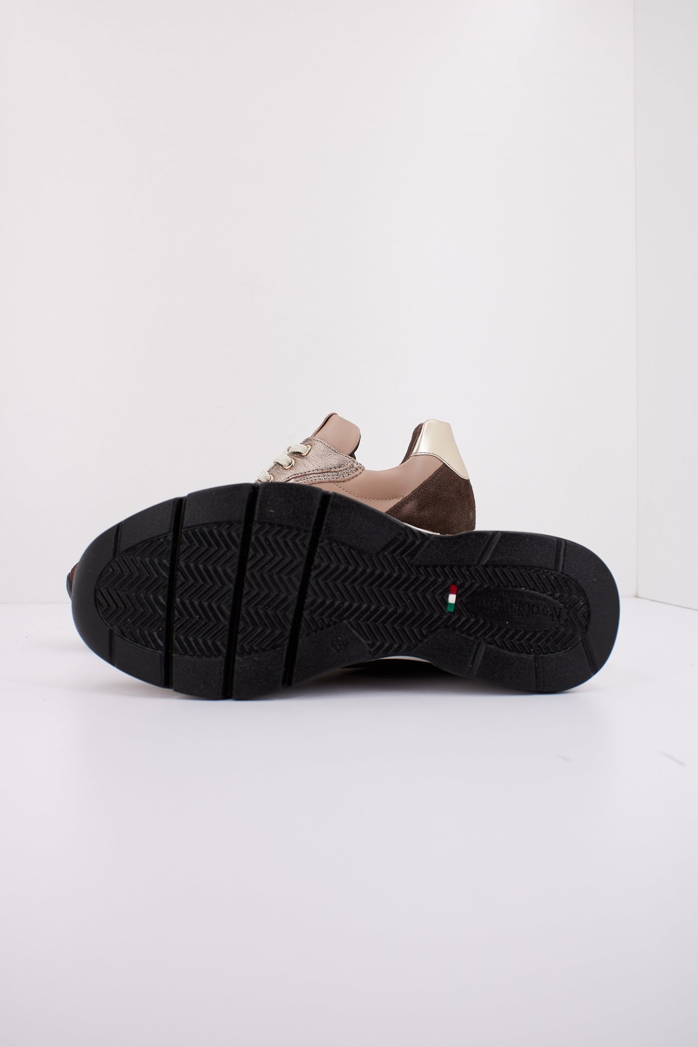 NERO GIARDINI ID  en color   (5)