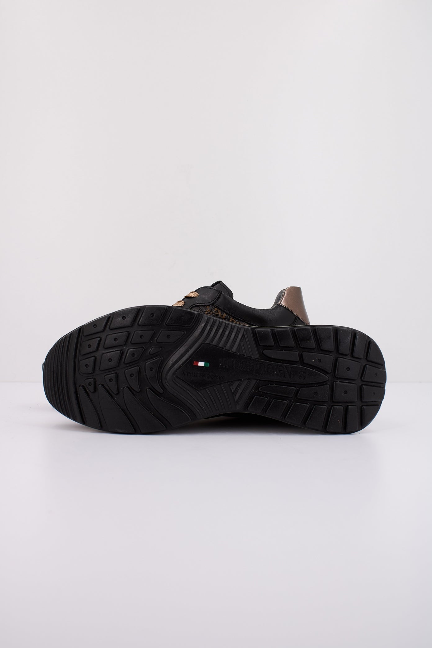 NERO GIARDINI ID  en color   (5)