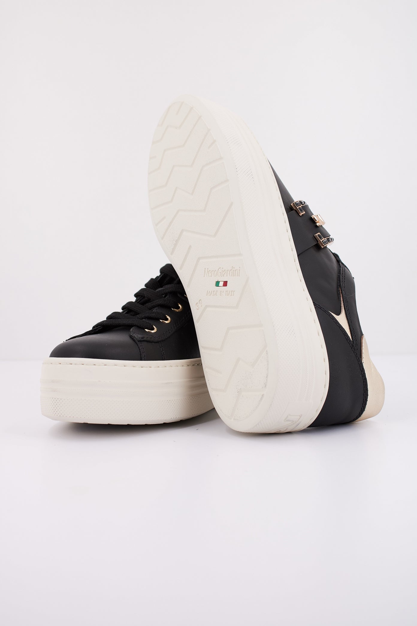 NERO GIARDINI ID  en color   (5)