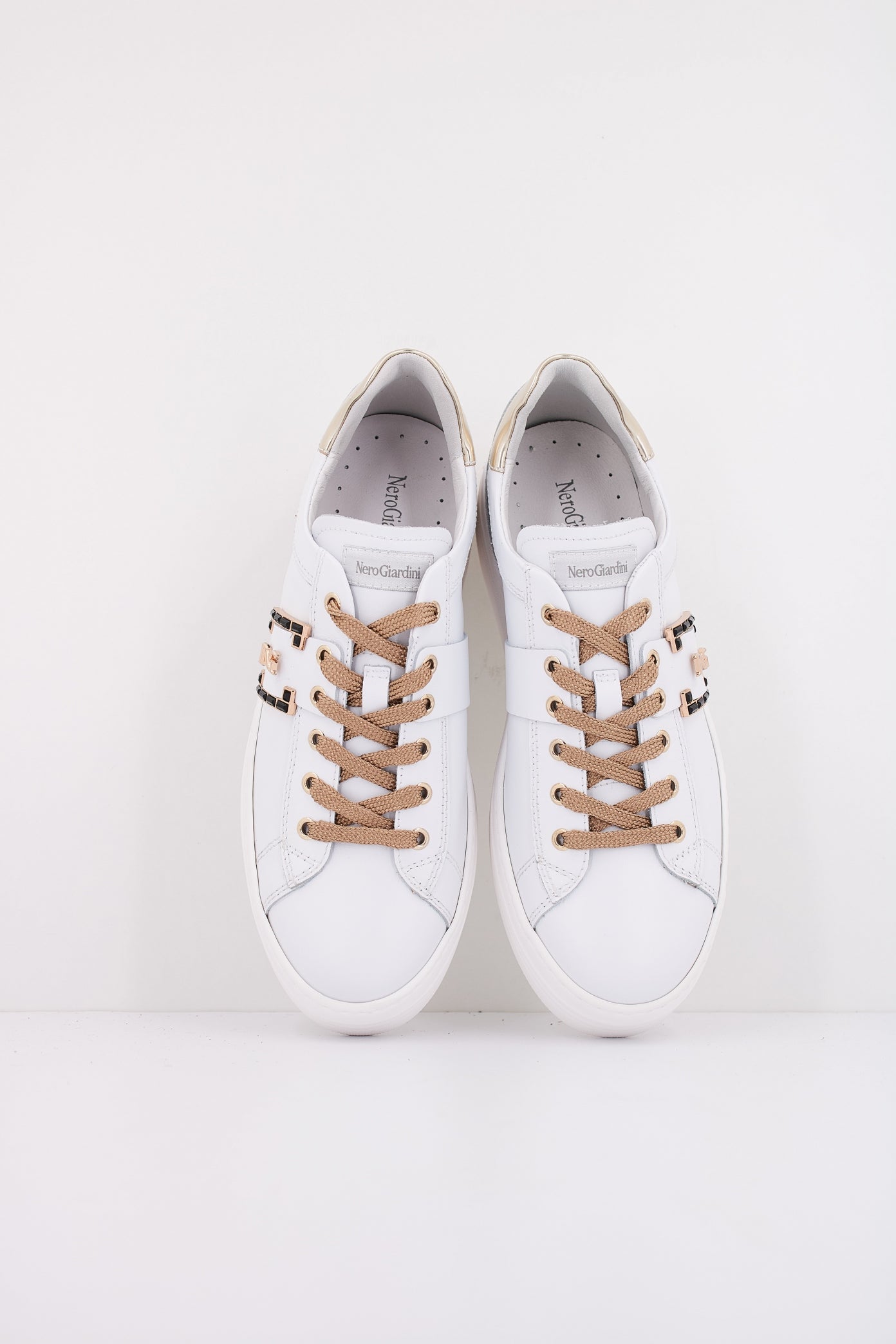 NERO GIARDINI  en color   (3)