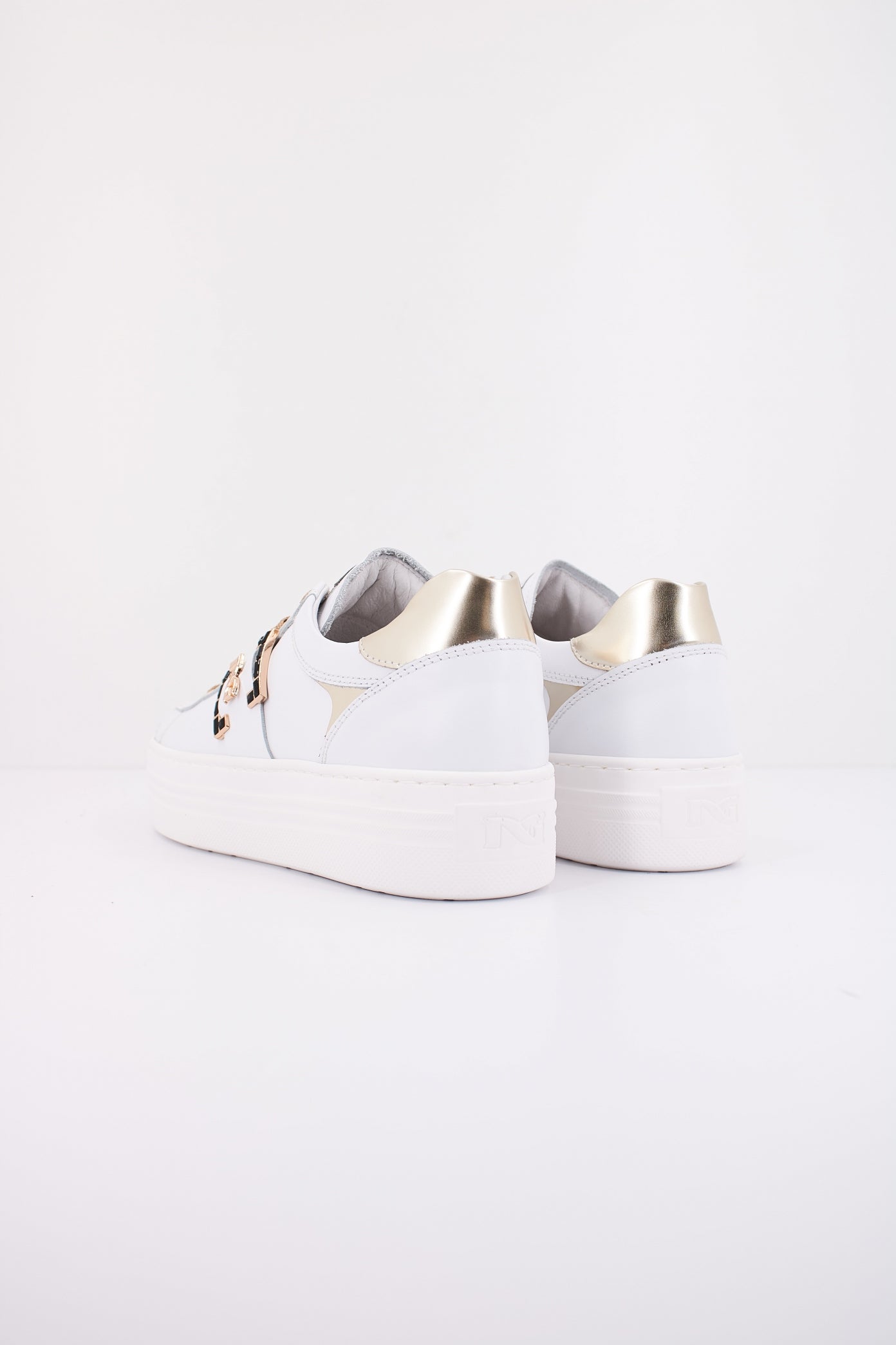 NERO GIARDINI  en color   (4)