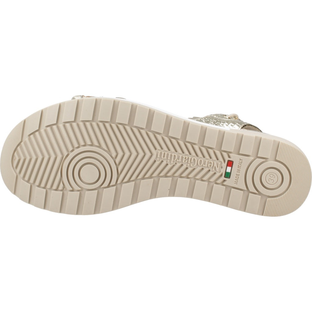 NERO GIARDINI ED  en color   (6)