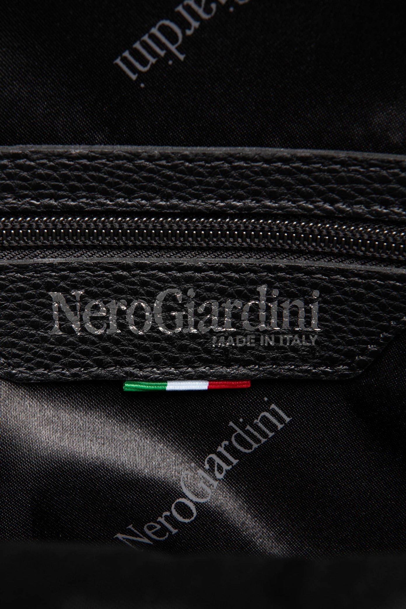 NERO GIARDINI ID  en color   (4)