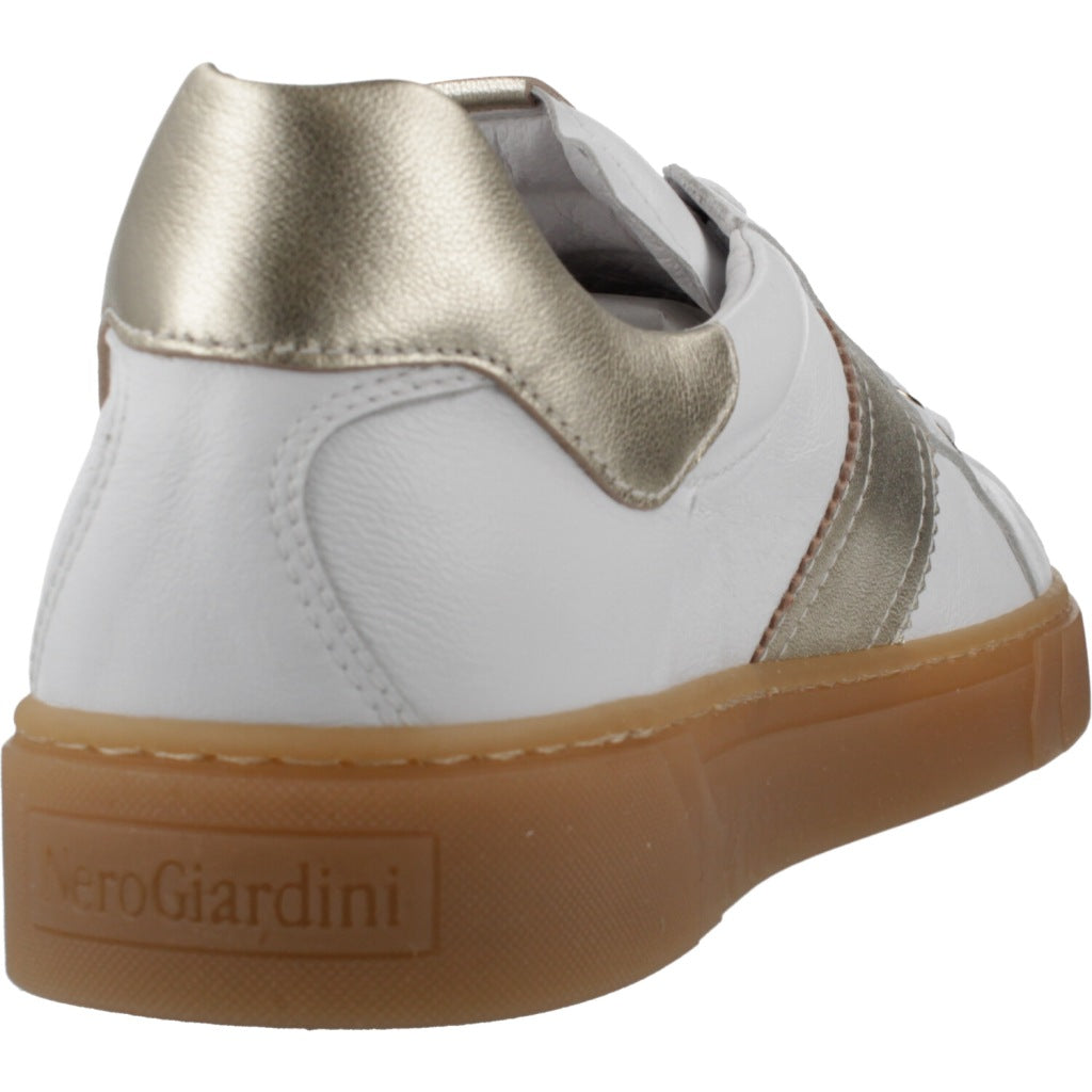 NERO GIARDINI ED en color   (3)