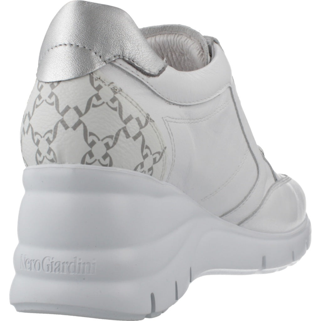 NERO GIARDINI ED en color   (3)