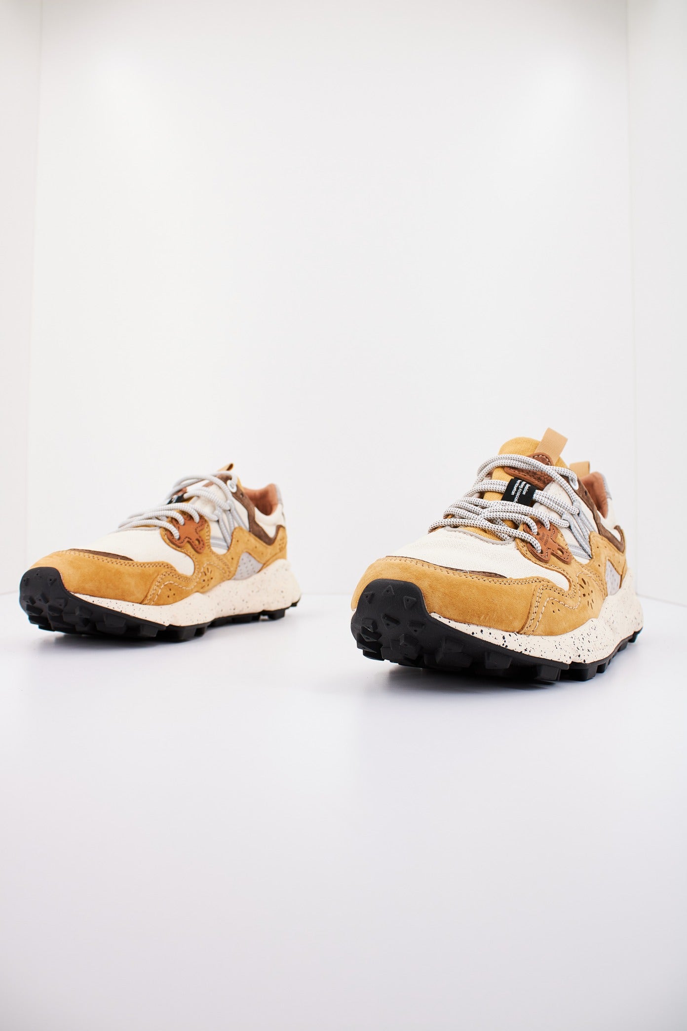 FLOWER MOUNTAIN YAMANO  UNI en color BONE  (2)