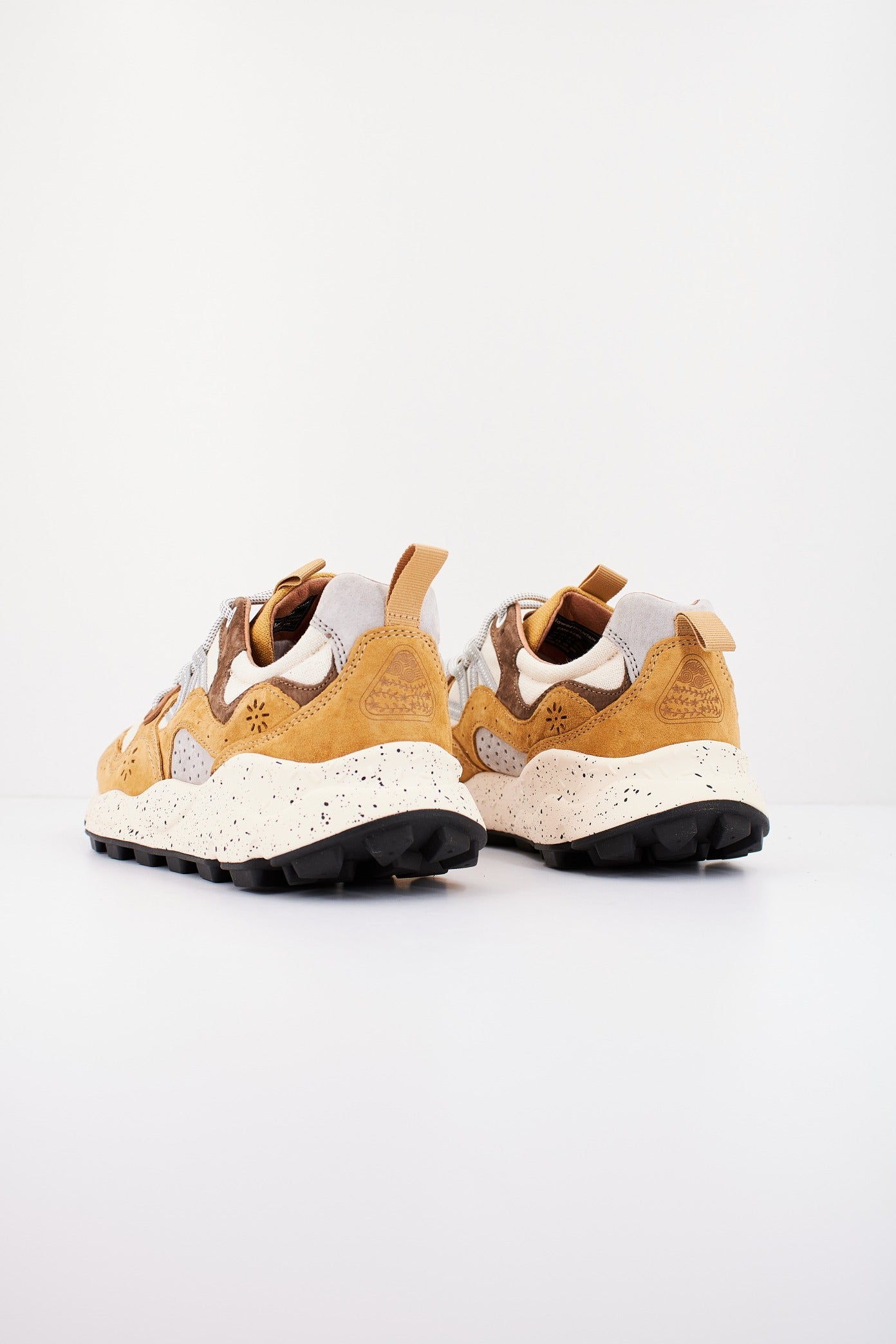 FLOWER MOUNTAIN YAMANO  UNI en color BONE  (3)